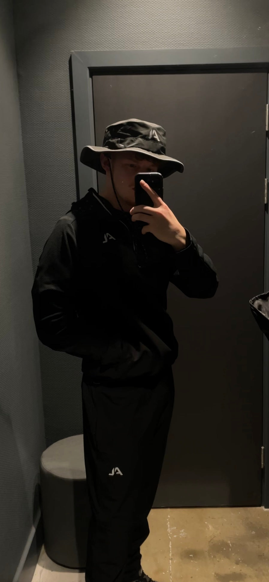 ALIAS PERFORMANCE REFLECTIVE BUCKET HAT